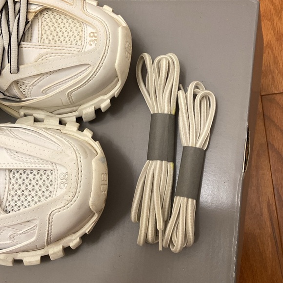 BALENCIAGA Women shoes: Women Track Sneaker, size 38 and white/ black color. - Picture 5 of 5